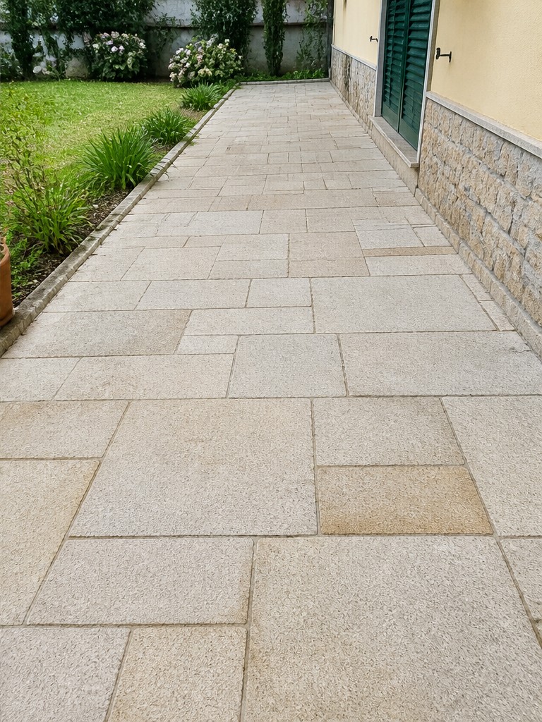 Pavimento exterior depois da lavagem
